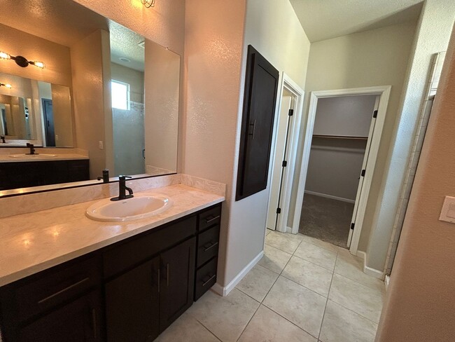 Building Photo - Supe Cute! Low Maintenance!