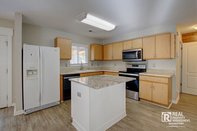 Building Photo - 121 Sioux Ct