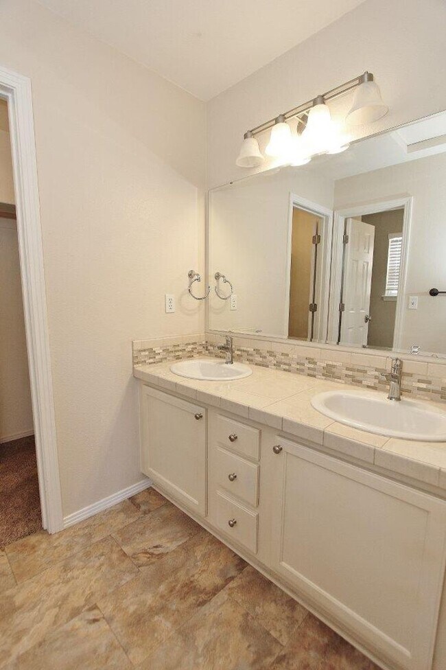 Building Photo - 1803 W Mulhuland Ct