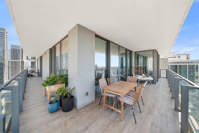 Building Photo - 88 SW 7th St