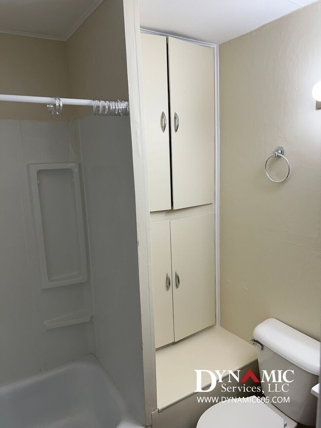 Building Photo - 2425 S Norton Ave