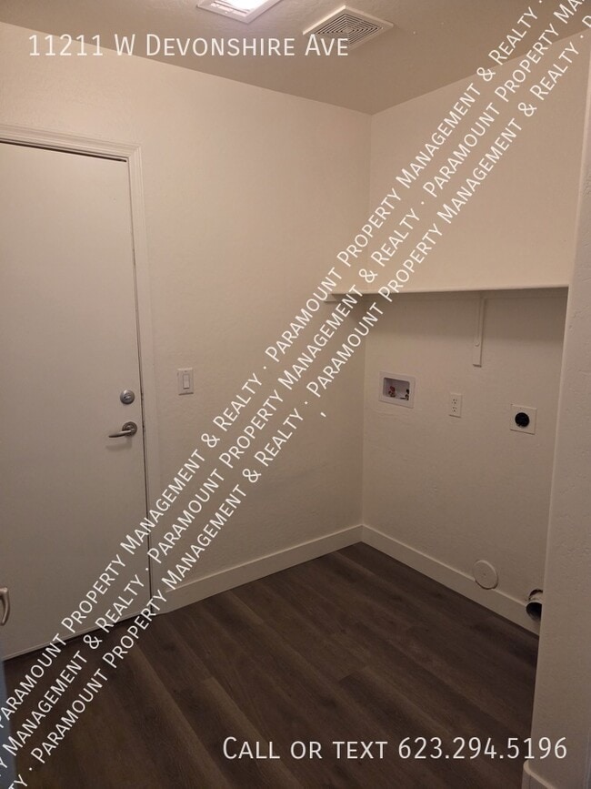 Building Photo - 11211 W Devonshire Ave