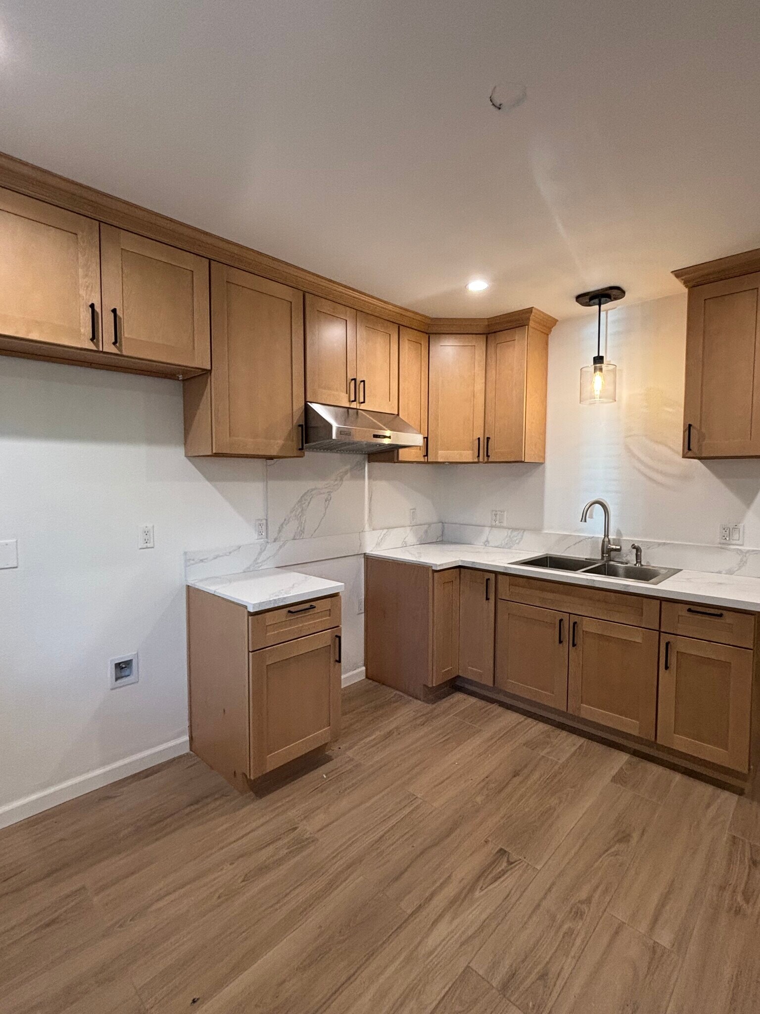 Building Photo - 860 N Mar Vista Ave
