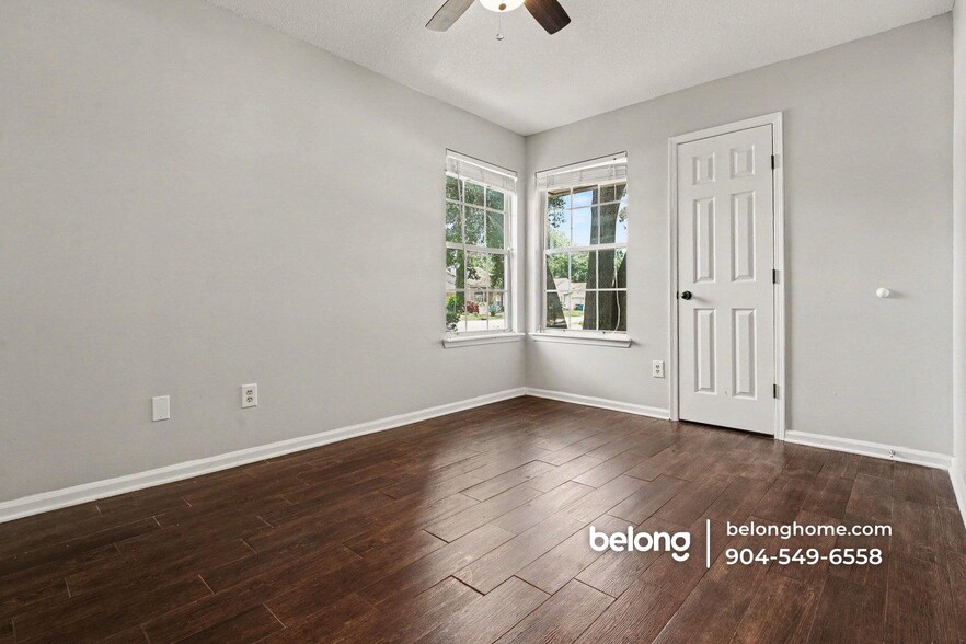 Building Photo - 7641 Rain Forest Dr N