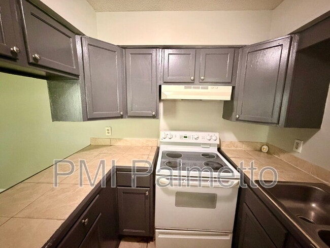 Building Photo - 1908 Tall Pines Cir