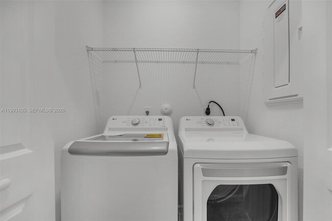 Building Photo - 2425 SE 28th Dr