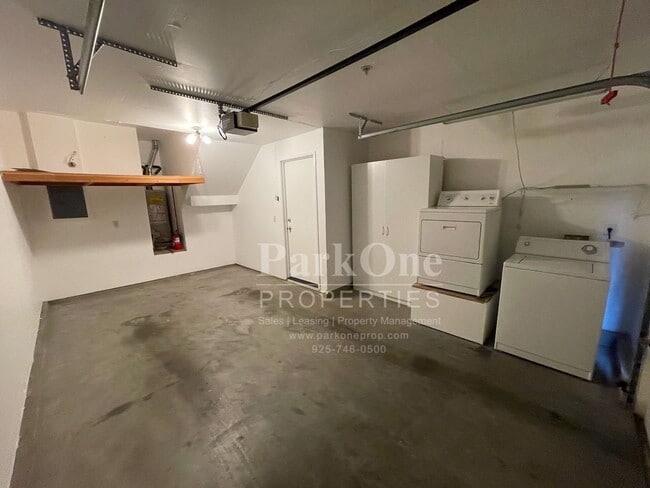 Building Photo - Great Townhouse in Livermore Available Now!