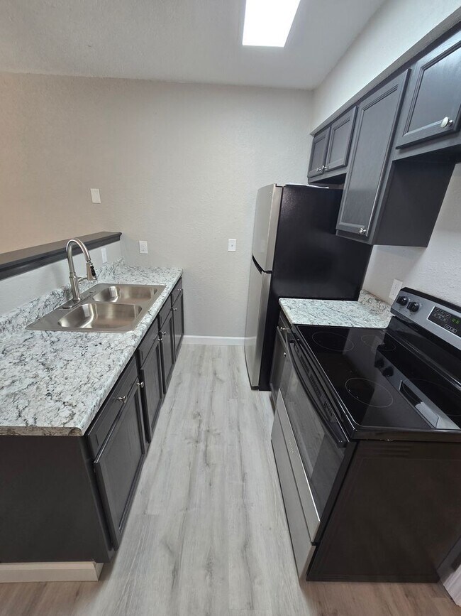 Building Photo - 1 Bedroom 1 Bathroom Apartment!