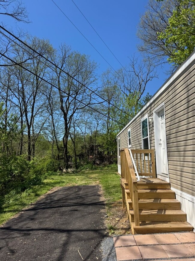 Building Photo - 465 Royal Manor Rd