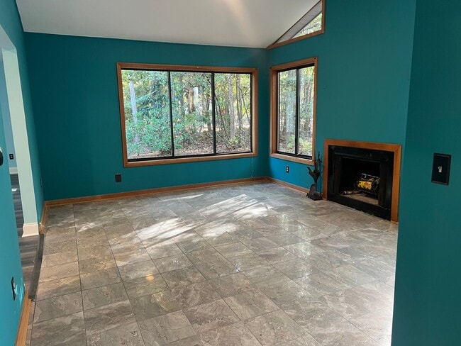 Building Photo - One-Level Updated Home in Hilton Head Plan...