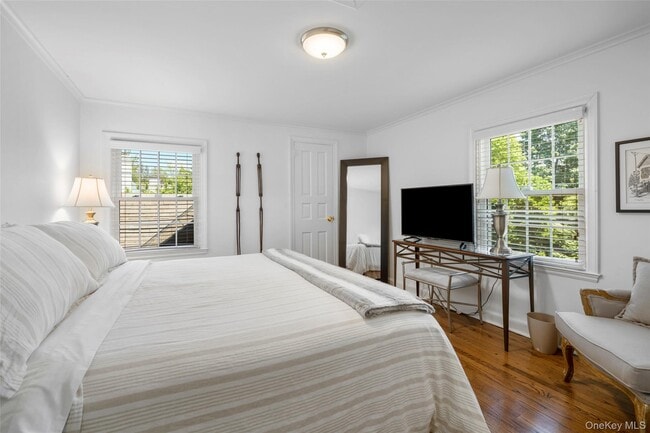 Building Photo - 8 Church Ln S