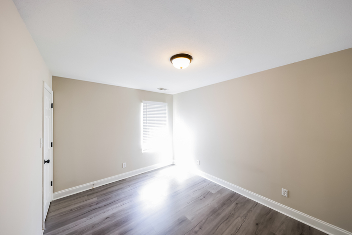 Building Photo - 243 Bermuda Lakes Dr