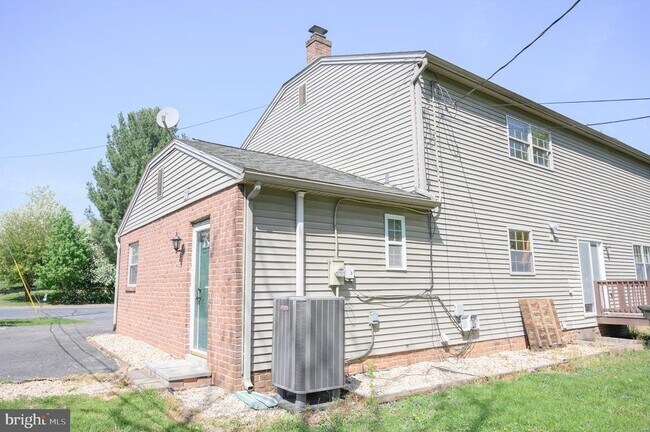 Building Photo - 948 Homeland Dr