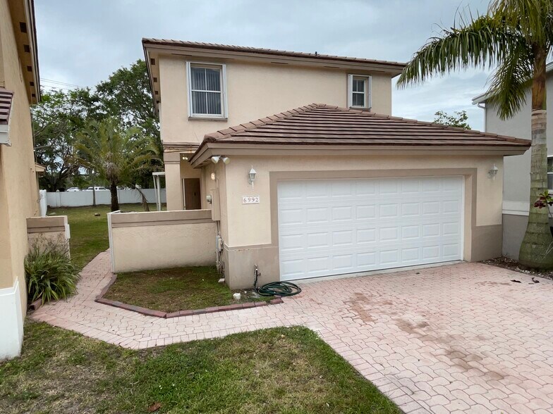 Primary Photo - 6992 SW 148th Ln