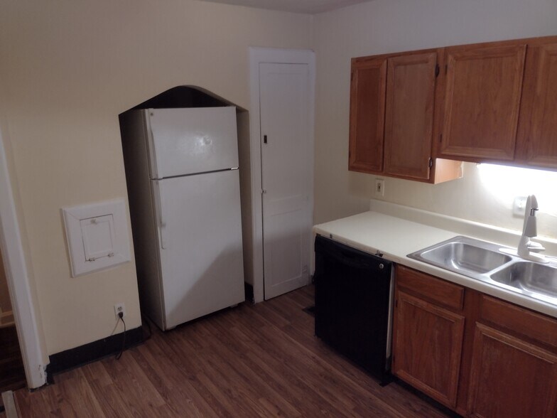 Building Photo - 875 Sheridan Avenue