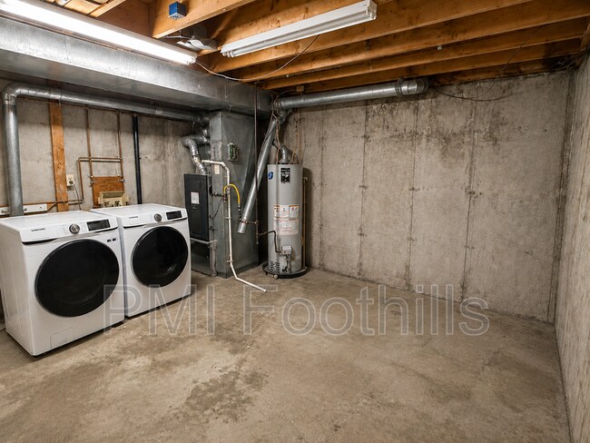 Building Photo - 2578 E Nichols Cir
