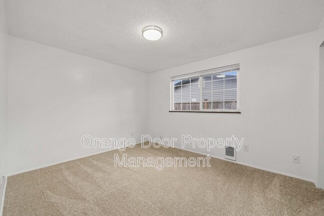 Building Photo - 9231 S K St