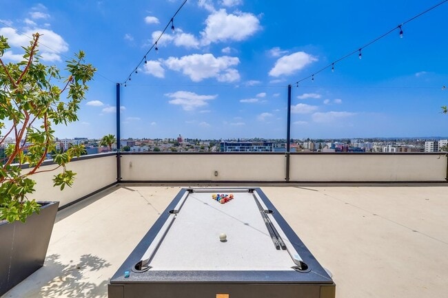 Building Photo - Prime Koreatown Brand New 2 Story Loft Style Unit! 6 Weeks Free Rent Concession