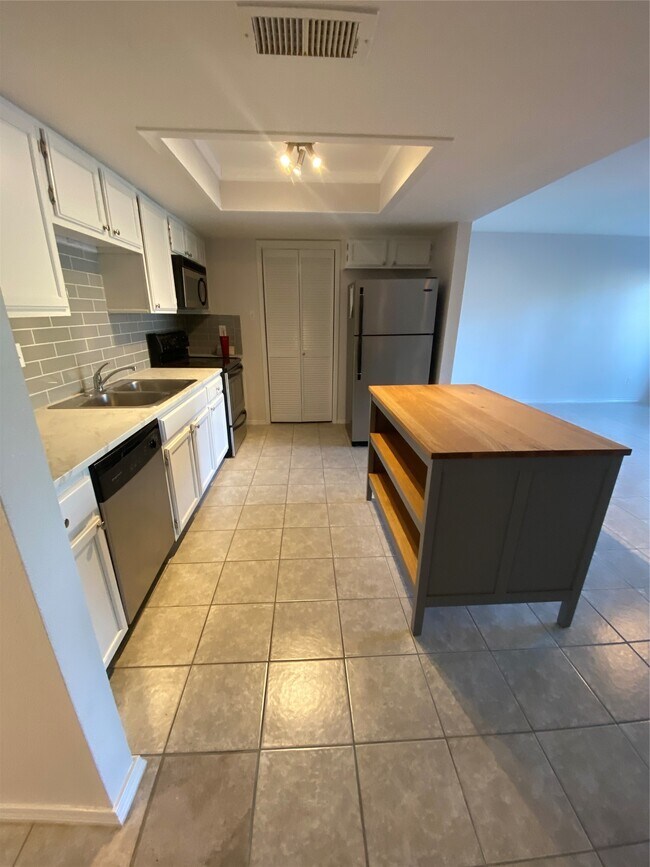 Building Photo - 14777 Wunderlich Dr