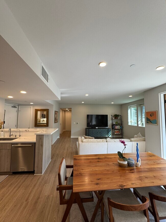 Building Photo - 6030 Seabluff Dr