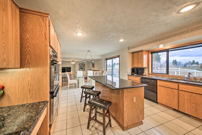Building Photo - 18625 E Riverway Ave