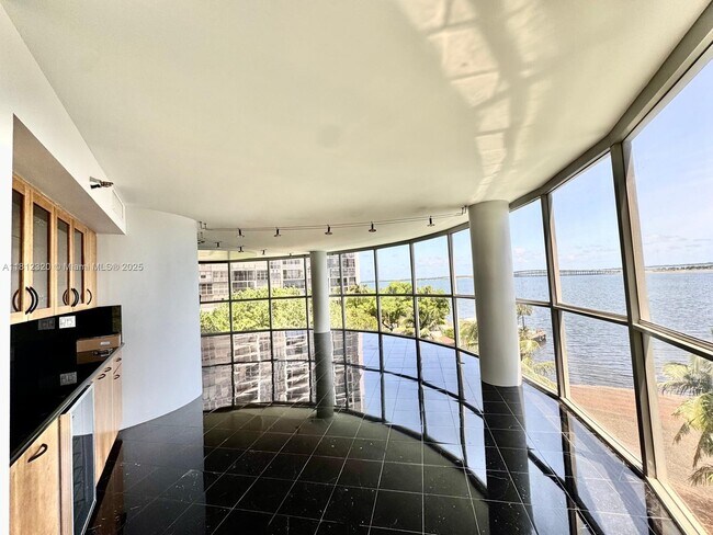 Building Photo - 2025 Brickell Ave