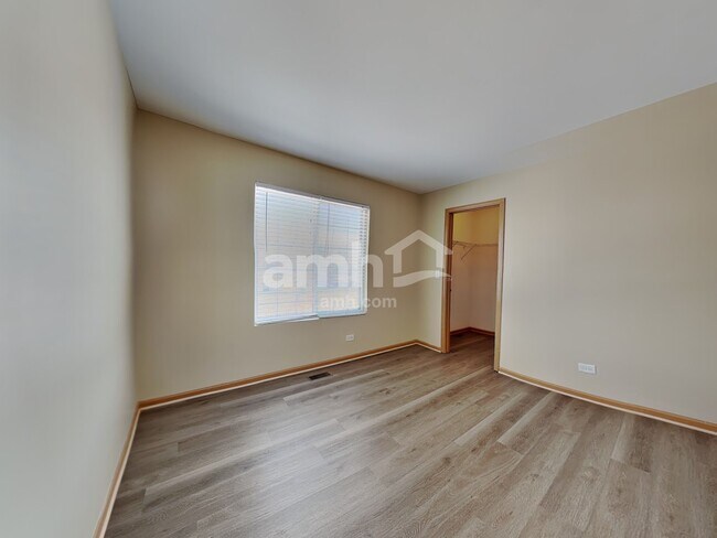 Building Photo - 39861 Waterloo Dr