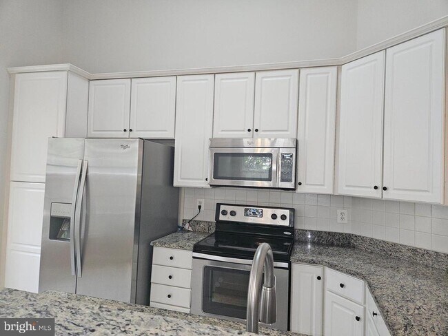 Building Photo - 9659 Athens Pl