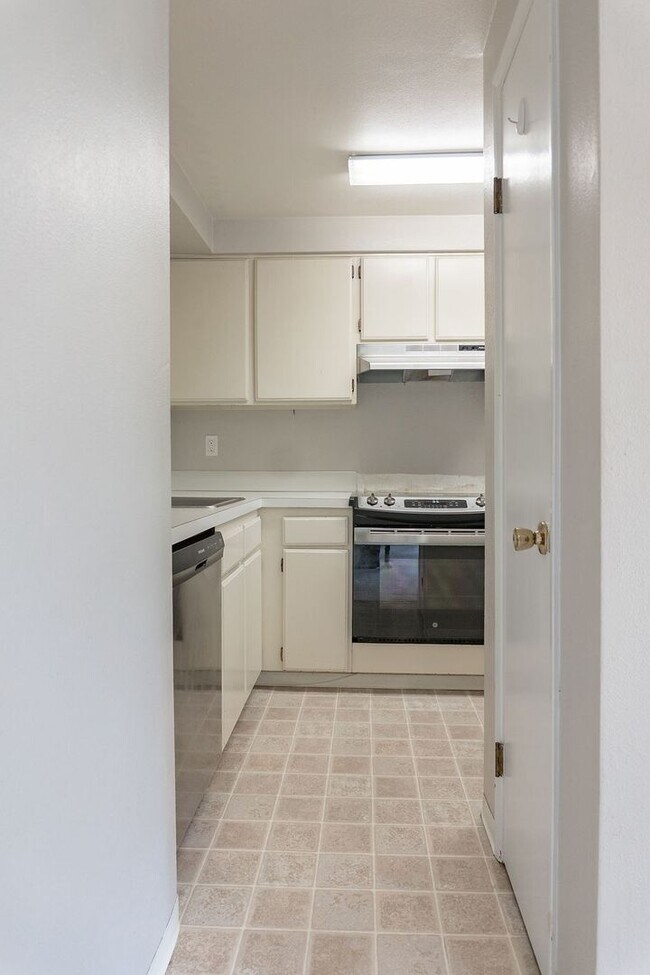 Building Photo - 431 Stonewood Dr
