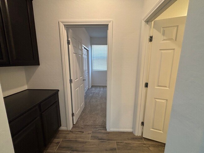 Building Photo - Charming 3-Bedroom Home with Spacious Back...