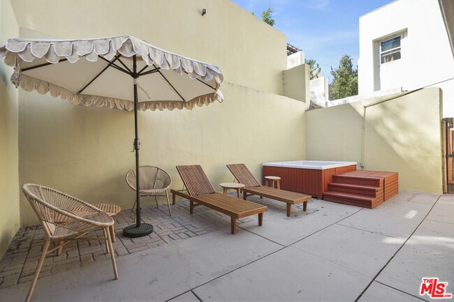 Building Photo - 9842 Portola Dr