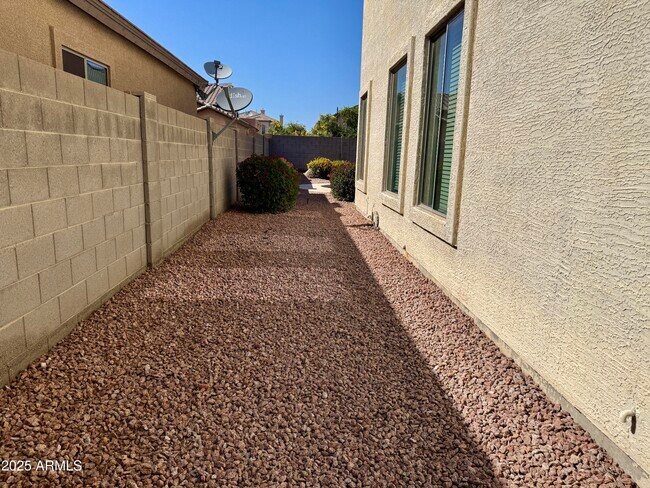 Building Photo - 1242 E Geronimo Pl