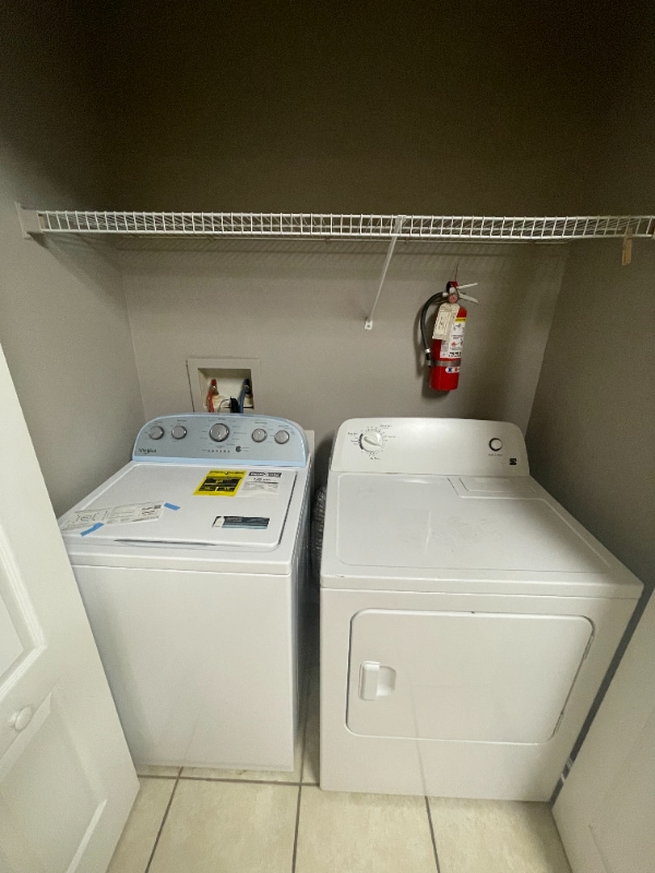 Building Photo - 8848 Villa View Cir