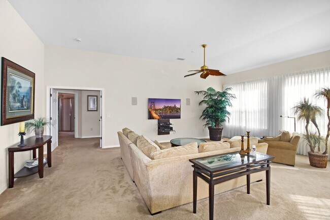 Building Photo - Triano Seasonal Condo for Rent