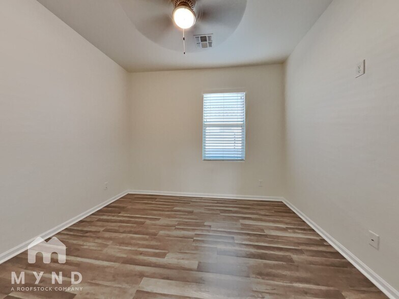 Building Photo - 19913 W Lincoln St