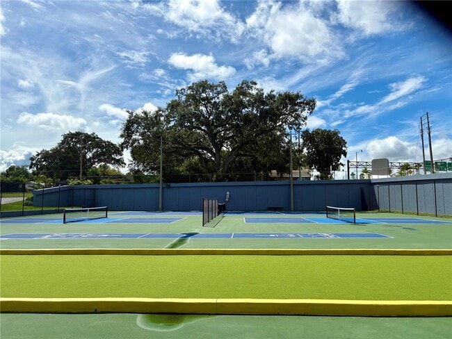 Building Photo - 1 Escondido Cir