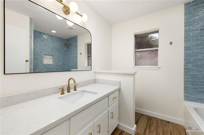 Building Photo - 18 Santa Fe St