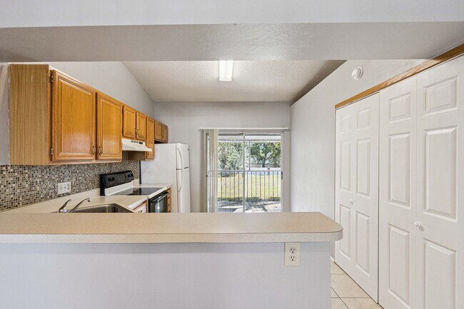 Building Photo - 2/1.5 Condo With Screened Patio in Conway Area