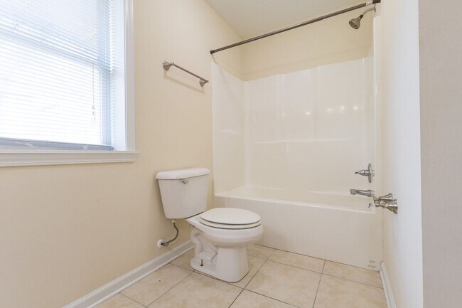 Building Photo - 322 Ray Ave