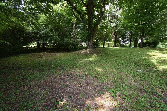 Building Photo - Large 2 Bedroom Home For Rent Near Madison Street!