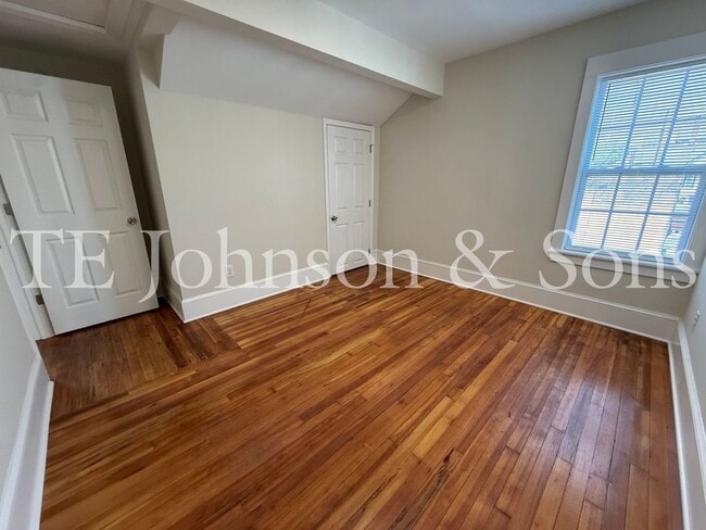 Building Photo - Updated 3BR/2BA Apartment with Quartz Counters & Modern Finishes