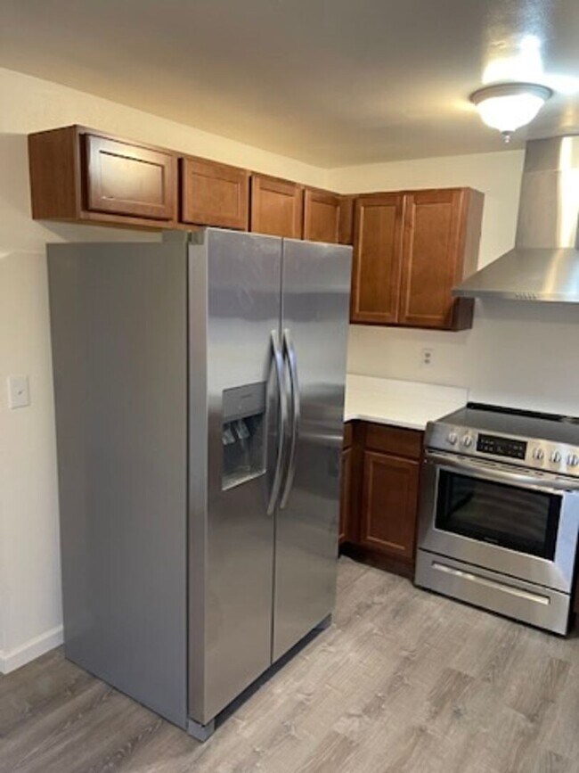 Building Photo - 4 Bedroom Duplex