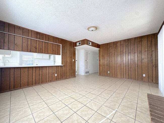 Building Photo - Northeast El Paso 3 bed