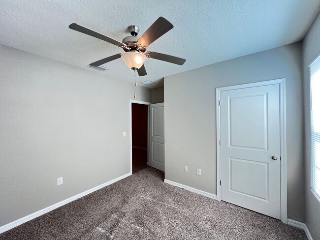 Building Photo - Modern 4-Bedroom Smart Home in Belleview – No HOA Application Required