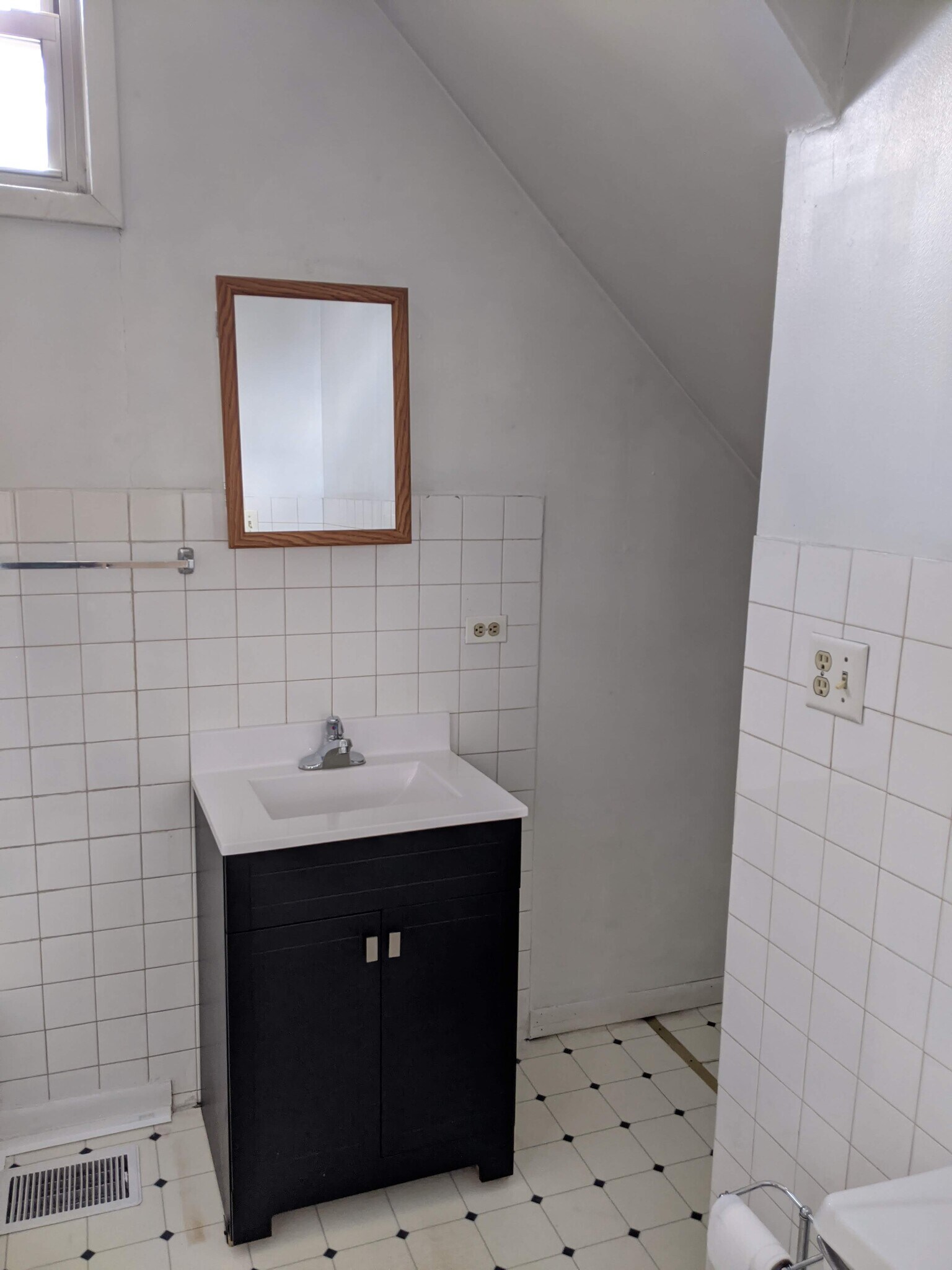 Bathroom - 1427 N Elk Grove Ave