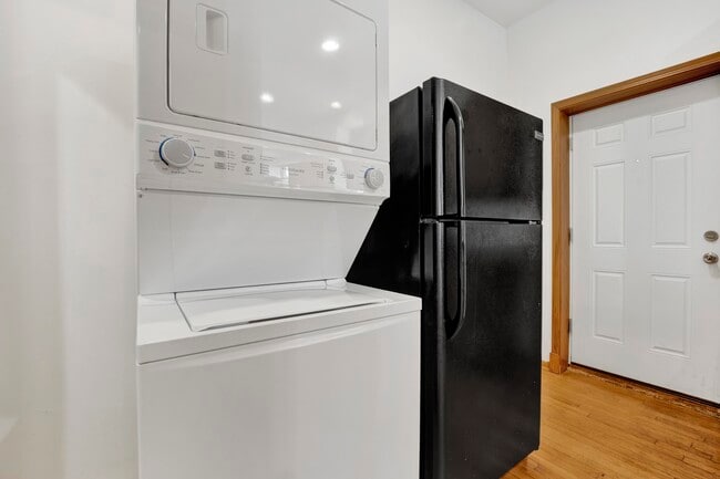 Building Photo - 2859 S Lowe Ave