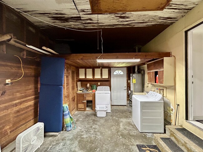 Building Photo - 8120 Halprin Dr