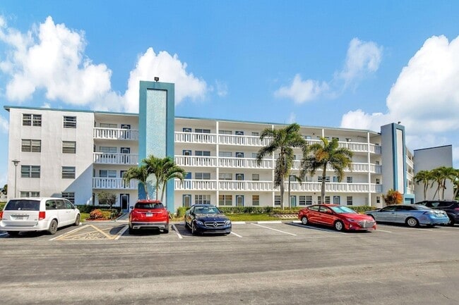 Building Photo - 1047 Exeter C