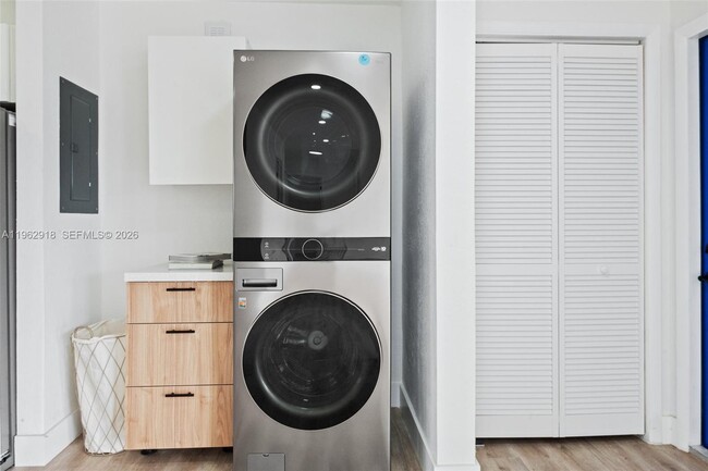 Building Photo - 3317 N Andrews Ave