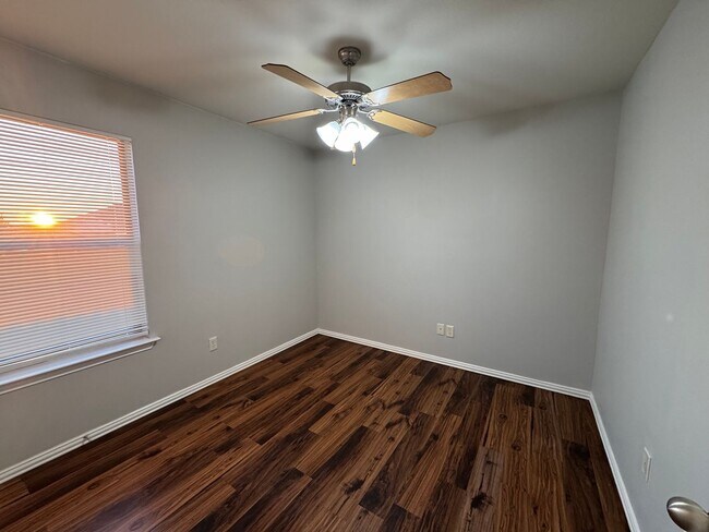 Building Photo - 1212-1214 Sironia Trail